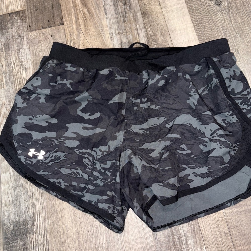 Under Armour Women's Gray Camo Athletic Shorts